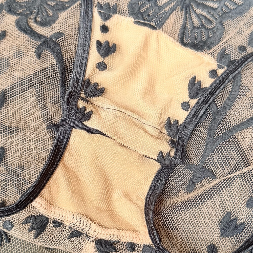 Love & Lemons Mesh Embroidery Illusion Bodysuit Sleeveless Butterfly XS - Picture 6 of 12